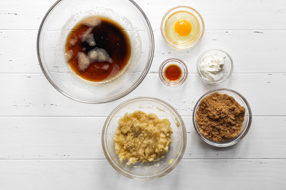 Brown butter, banana, egg, vanilla, sour cream, and brown sugar for banana bread cookies.